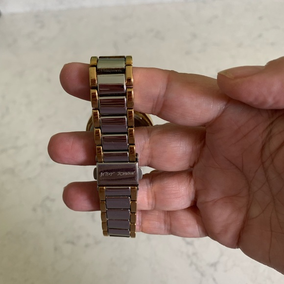 BETSEY JOHNSON WATCH  GOLD and SILVER TONE ANALOG WOMENS - Picture 5 of 5